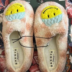 Smiley face  Slippers Smile Dakota Fleece Sz S 11/12 NWT